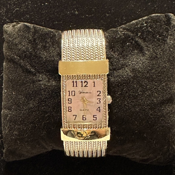 Quartz Accessories - Vintage Women’s Quartz Fashion Watch